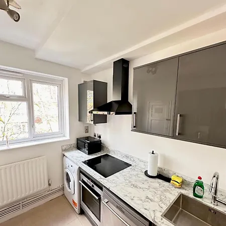 Central 2 Bed Property Near Nine Elms Station London Exterior photo