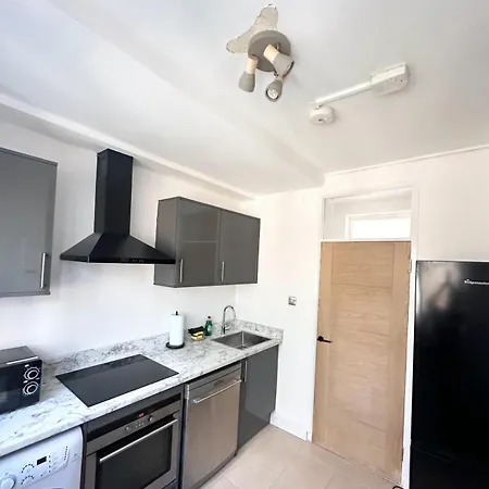 Central 2 Bed Property Near Nine Elms Station London Exterior photo