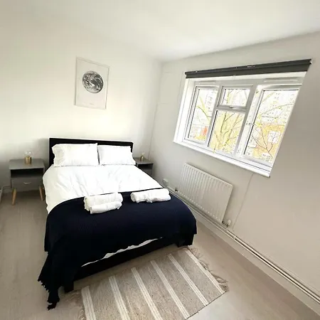 Central 2 Bed Property Near Nine Elms Station London Exterior photo