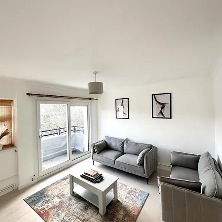 Central 2 Bed Property Near Nine Elms Station London Exterior photo