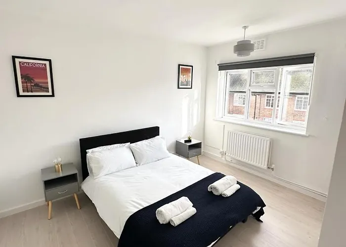 Central 2 Bed Property Near Nine Elms Station