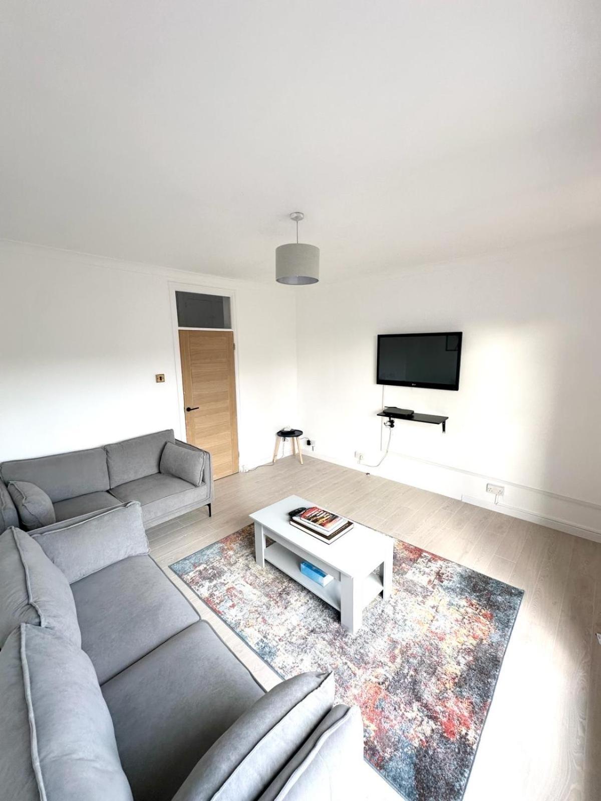 2 Bed Near Nine Elms Station London